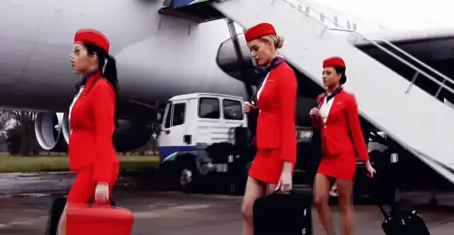 法国空姐2018(多塞尔航空) 完整版电影全集免费观看-720P高清在线播放-机舱是封闭的但情感无界
