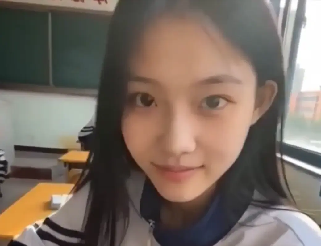 《我的十八岁女友》黄果AI短剧无删减版-4K蓝光高甜治愈结局-星空影院免费在线观看